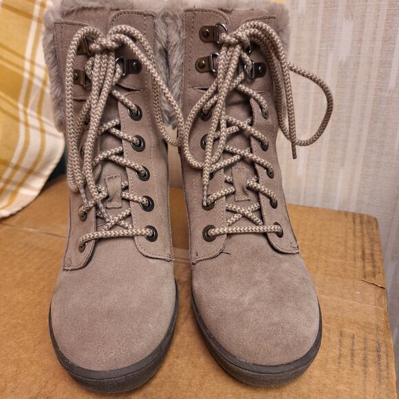 Easy Spirit Wedge Ankle Booties - Size 8W - Picture 3 of 6